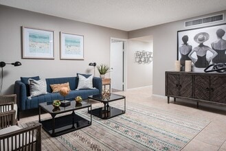 Building Photo - Fairways of Inverrary