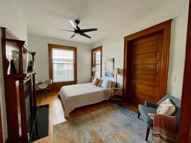 main bedroom and closet - 735 Livingston Ave NE