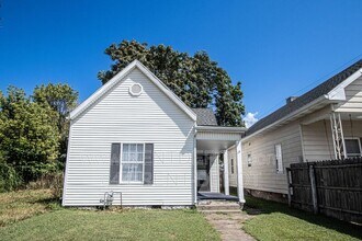 Building Photo - 654 E Maryland St