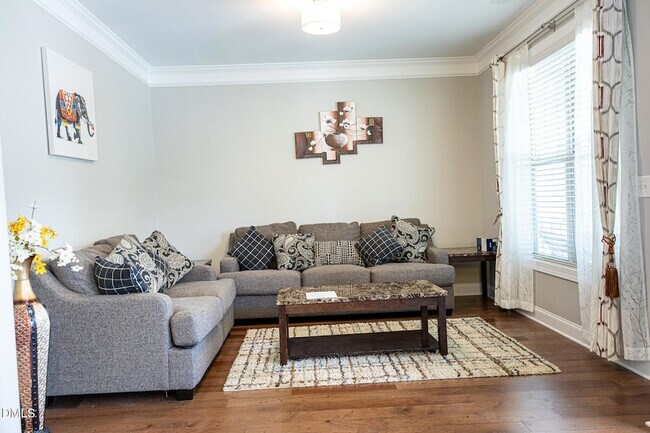 Foto del edificio - 5016 Trembath Ln