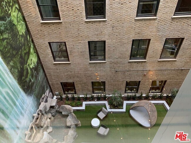 Foto del edificio - 727 W 7th St