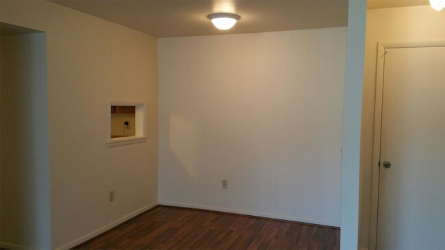 Foto del edificio - 3450 Triangle Dr