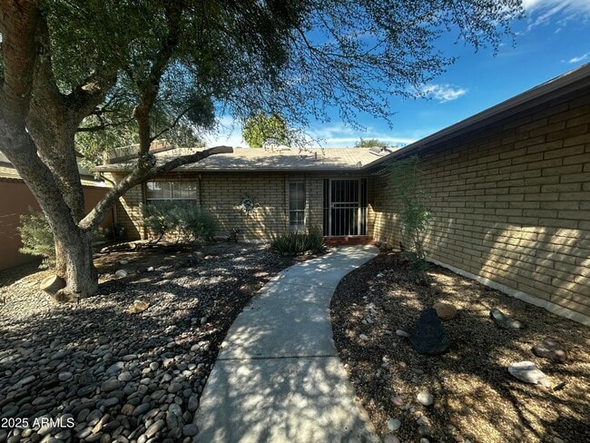 Building Photo - 1536 W Glenn Dr