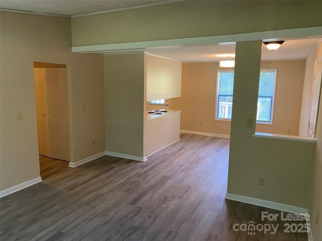 Building Photo - 2236 Laburnum Ave