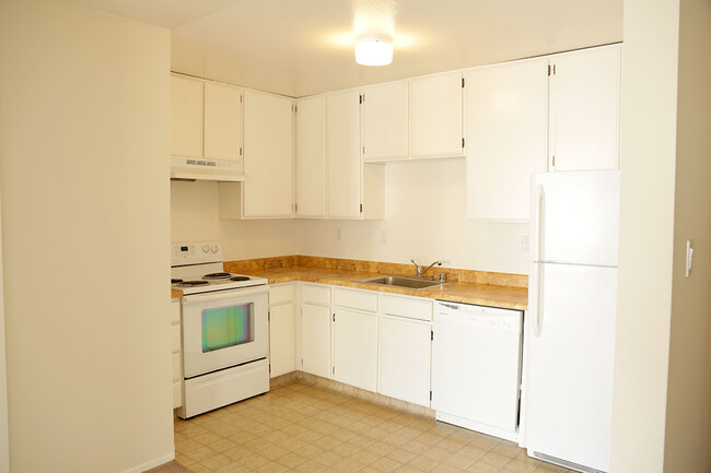 Kitchen - 1915 California St