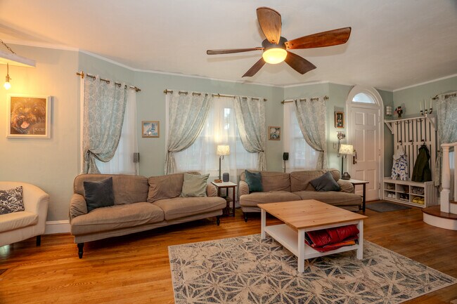 Foto del edificio - 3577 Westminster Ave