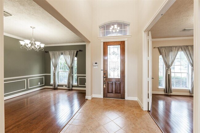 Building Photo - 28506 Woodlark Dr