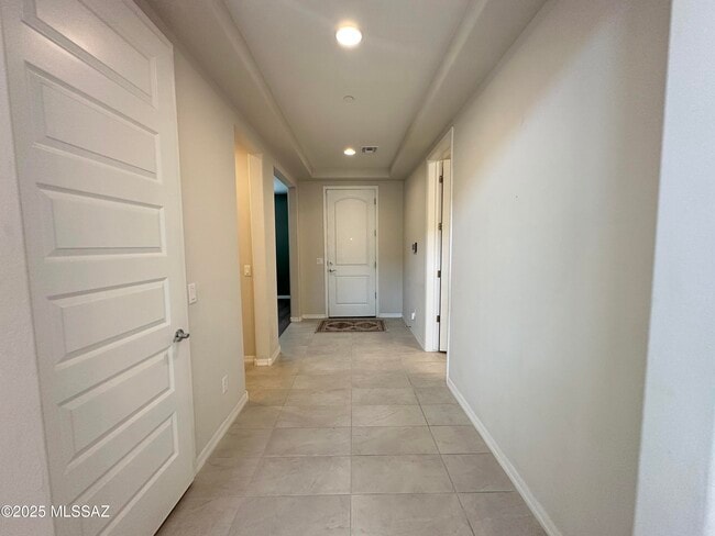 Building Photo - 7806 S Land Grant Dr