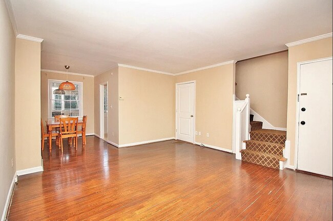 Foto del edificio - 427 Wakefield Dr