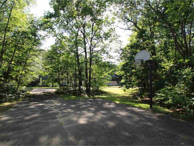 Community Basketball Court - 415 Sunderland Woods Rd