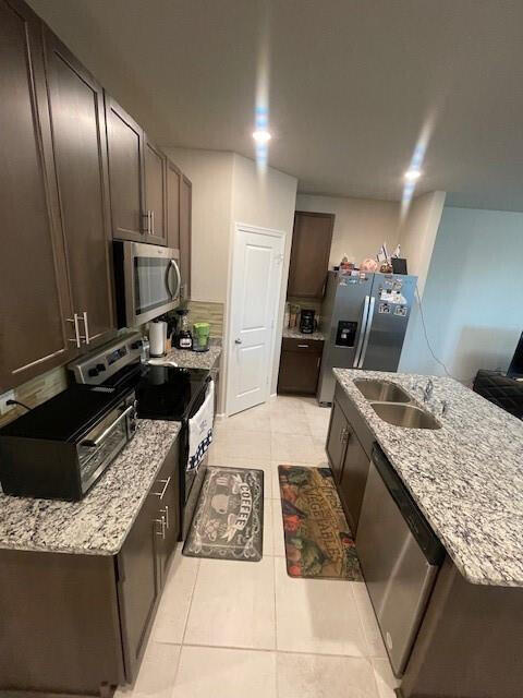 Building Photo - 5688 Mentmore Dr