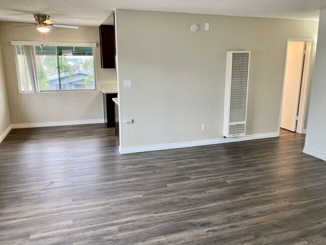 Building Photo - Remodeled 2 Bedroom 1 Bath