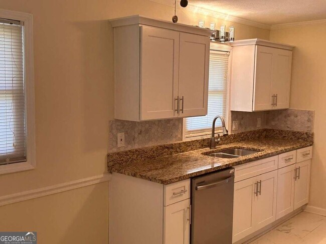 Foto del edificio - 2101 Sandy Plains Rd