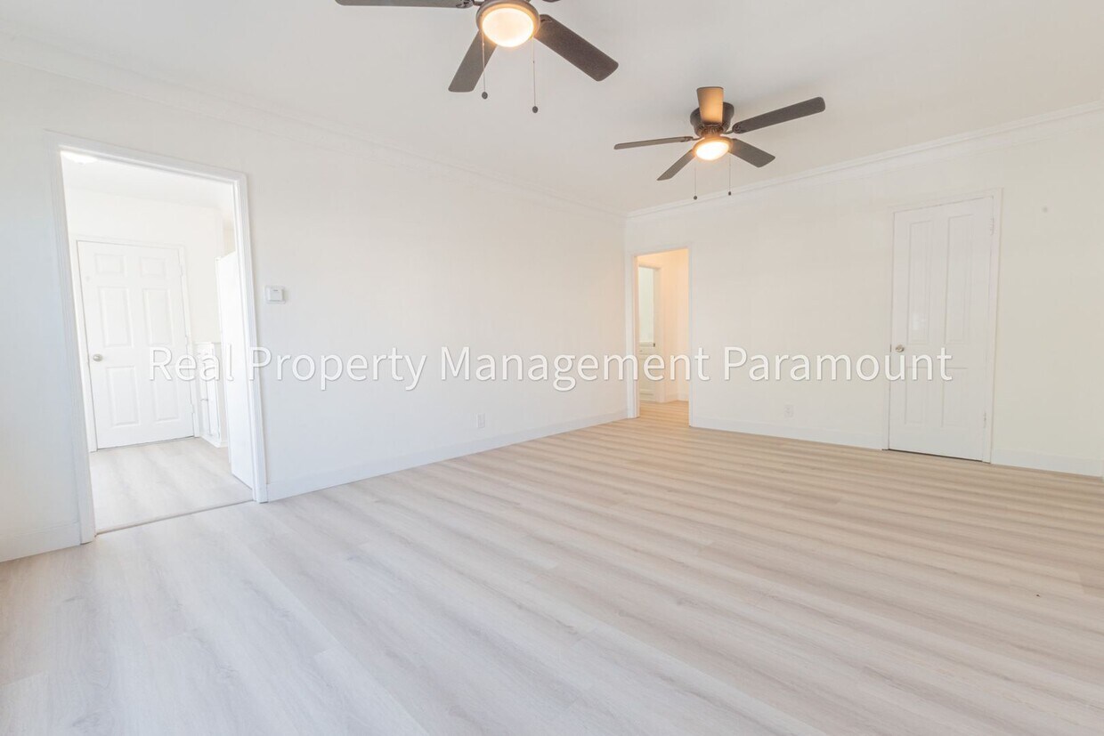 Primary Photo - 2570 W 11th St