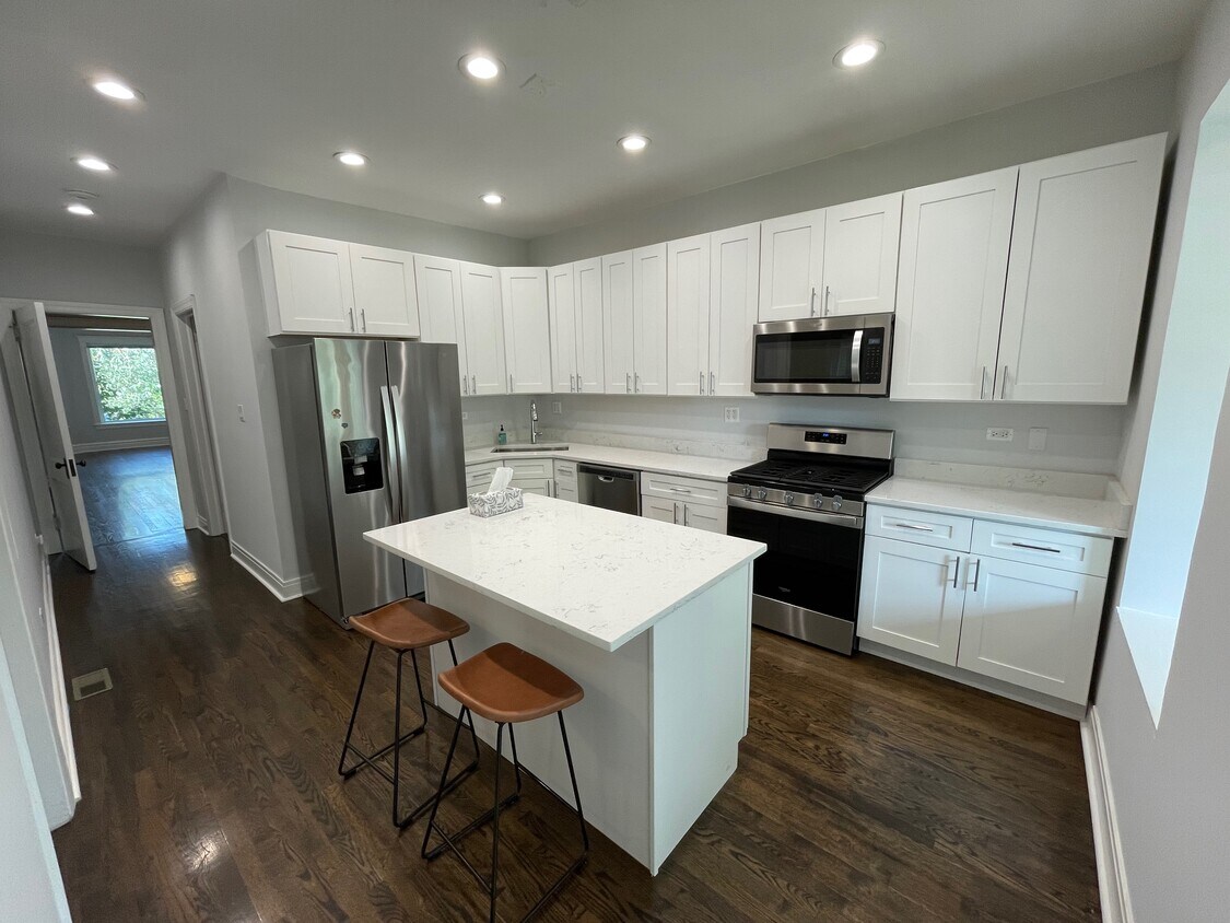 Foto principal - 1643 W Carmen Ave