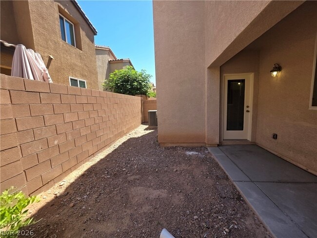 Building Photo - 7510 Perla Del Mar Ave