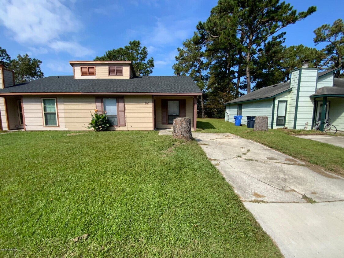Primary Photo - 107 Village Cir