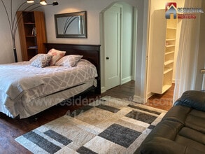 Building Photo - 1028 E Juneau Ave