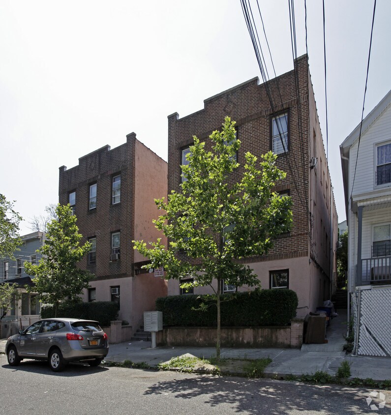 Building Photo - 38 Tompkins St