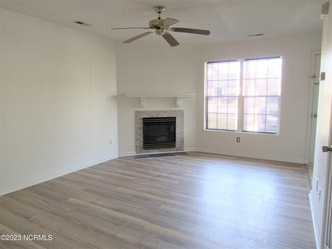 Building Photo - 1142 Pueblo Dr