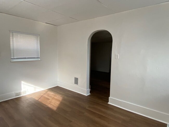 Building Photo - 200 Onyx Ave