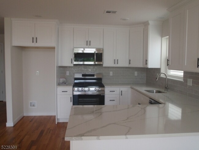 Building Photo - 685 Bergen St