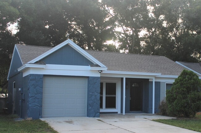 Building Photo - 205 Regal Park Dr