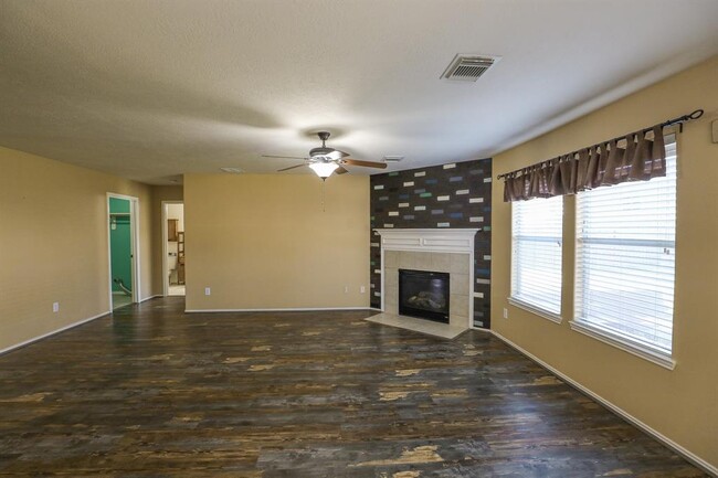 Building Photo - 19006 Prairie Bluff Dr