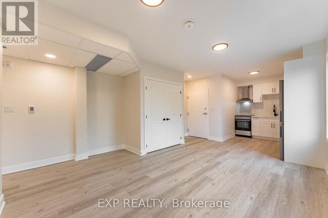 Building Photo - 360-360 Lacasse Ave