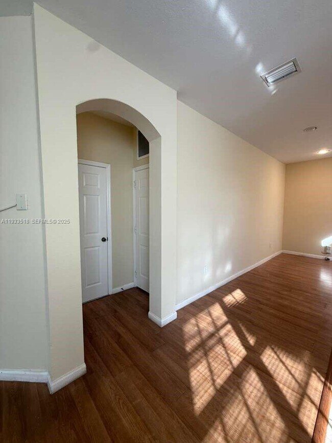 Foto del edificio - 448 NE 21st Ave