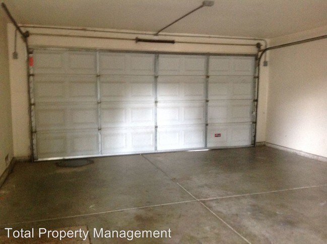 Building Photo - 538 S Aronian St