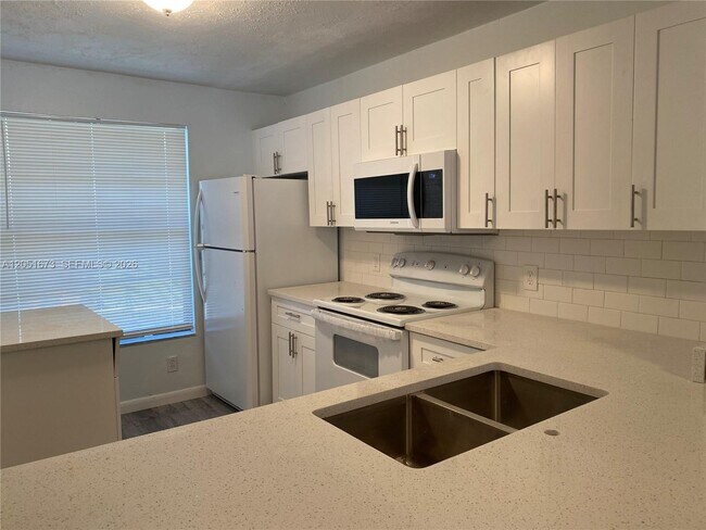 Foto del edificio - 201 Lake Pointe Dr