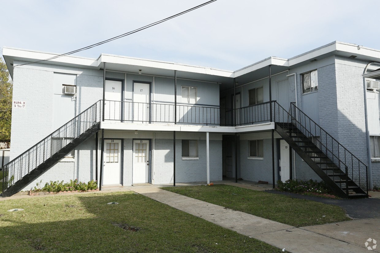 Building Photo - Easton Apartments