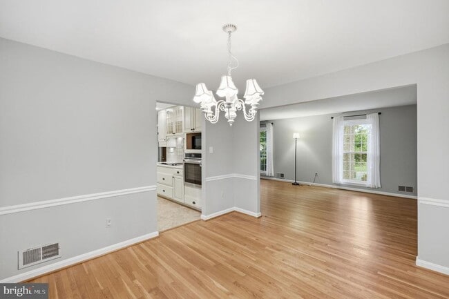 Building Photo - 809 Woodley Dr