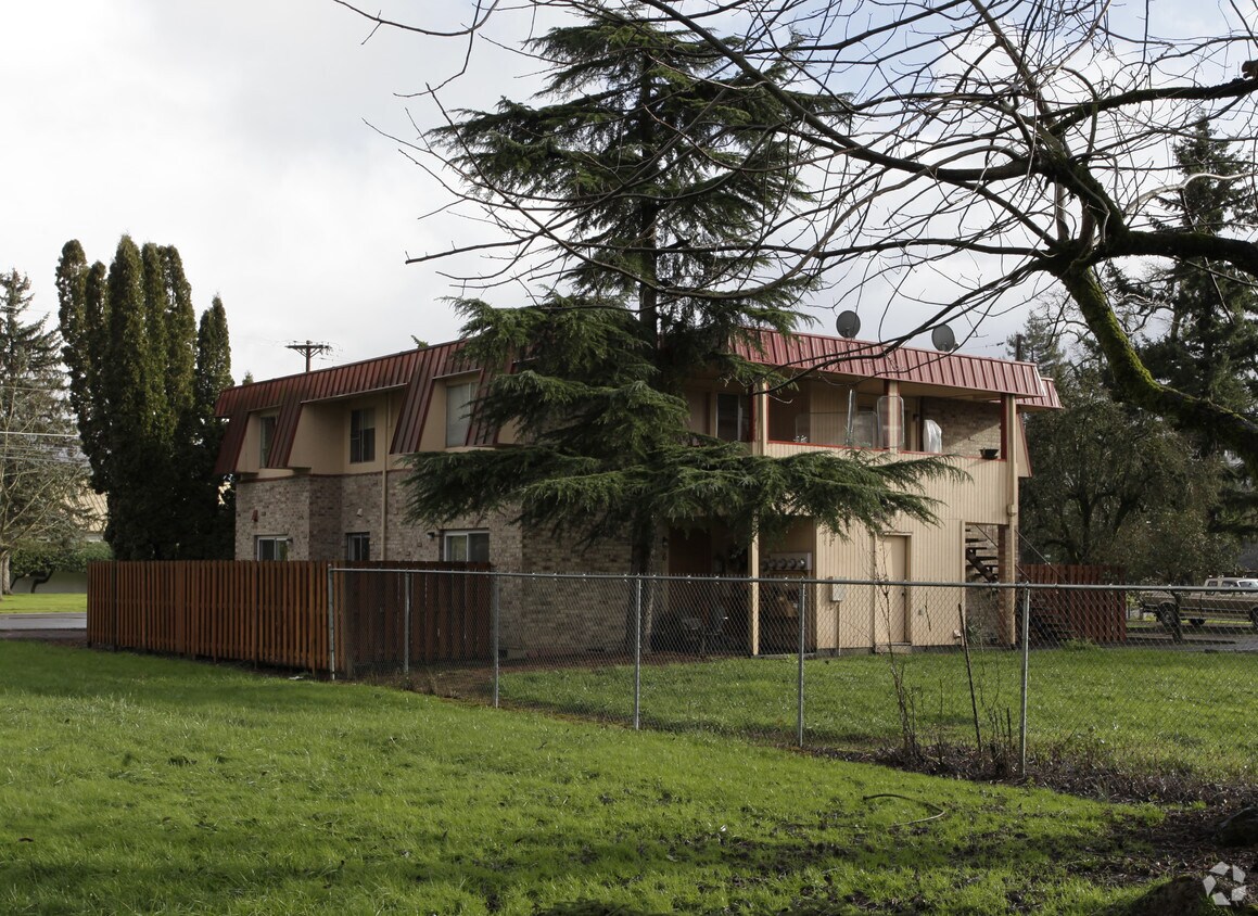 Building Photo - 711 N Deskins St