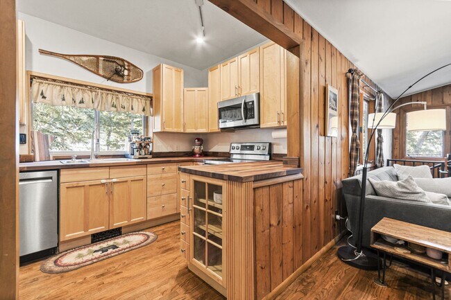Foto del edificio - 838 Lakeshore Dr