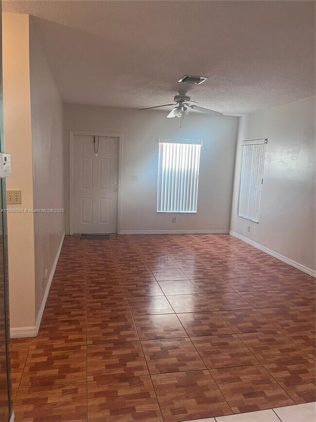 Foto del edificio - 2731 NW 13th Ct