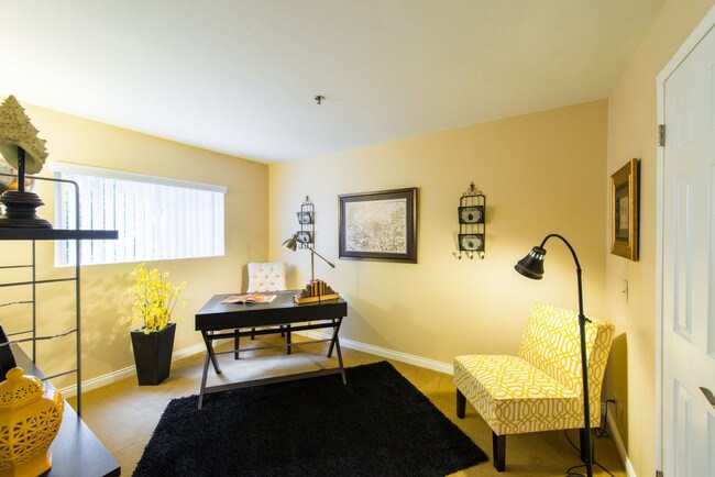 Foto del edificio - 55+ FountainGlen Goldenwest Senior Apartments