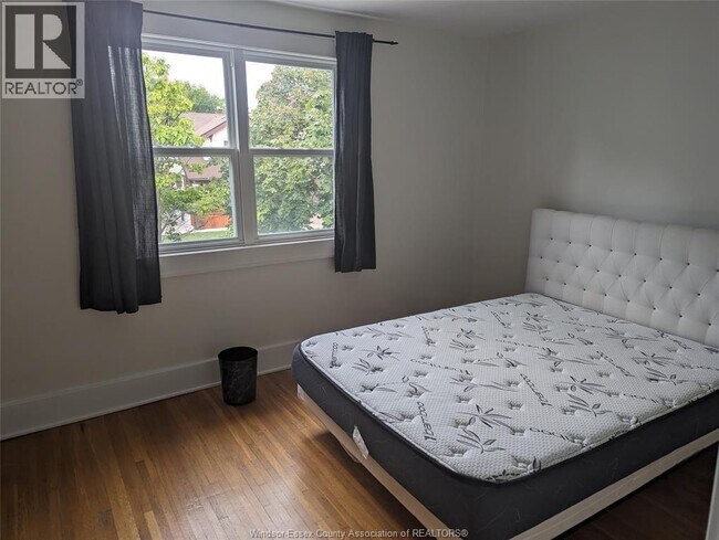 Photo du bâtiment - 1868 Pillette Rd