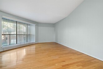 Building Photo - 3100 Walnut Bend Ln