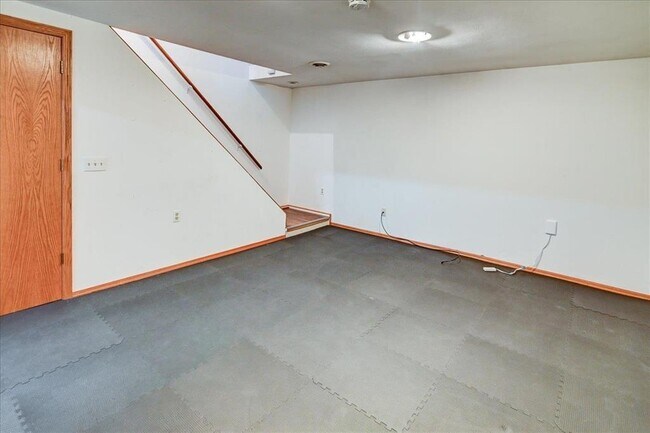 Foto del edificio - 136 N Lakewood Gardens Ln