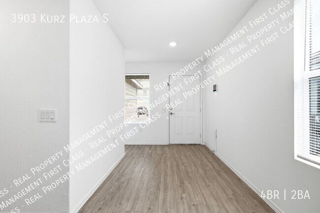Foto del edificio - 3903 Kurz Plz S