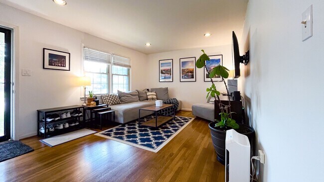 Building Photo - Updated Brick Ranch - Move In Ready!