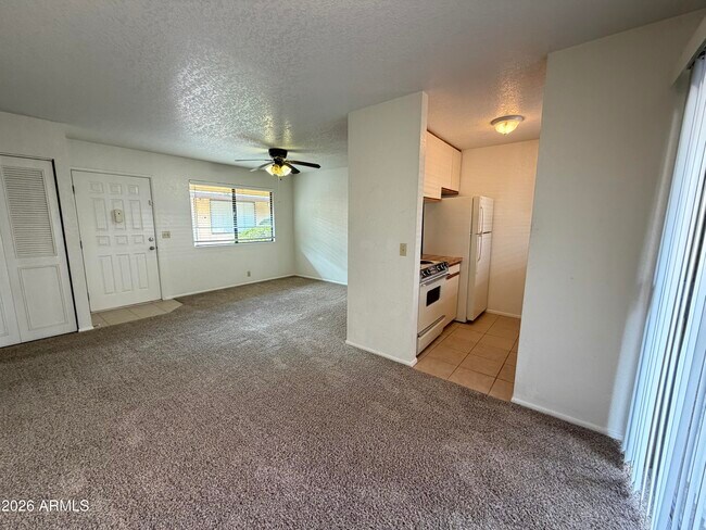 Foto del edificio - 840 S Main St