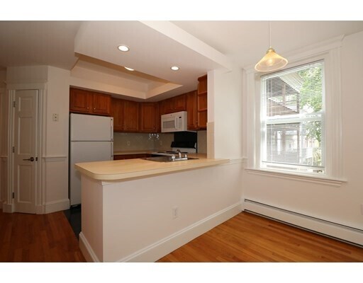 Foto del edificio - 30 Upland Rd