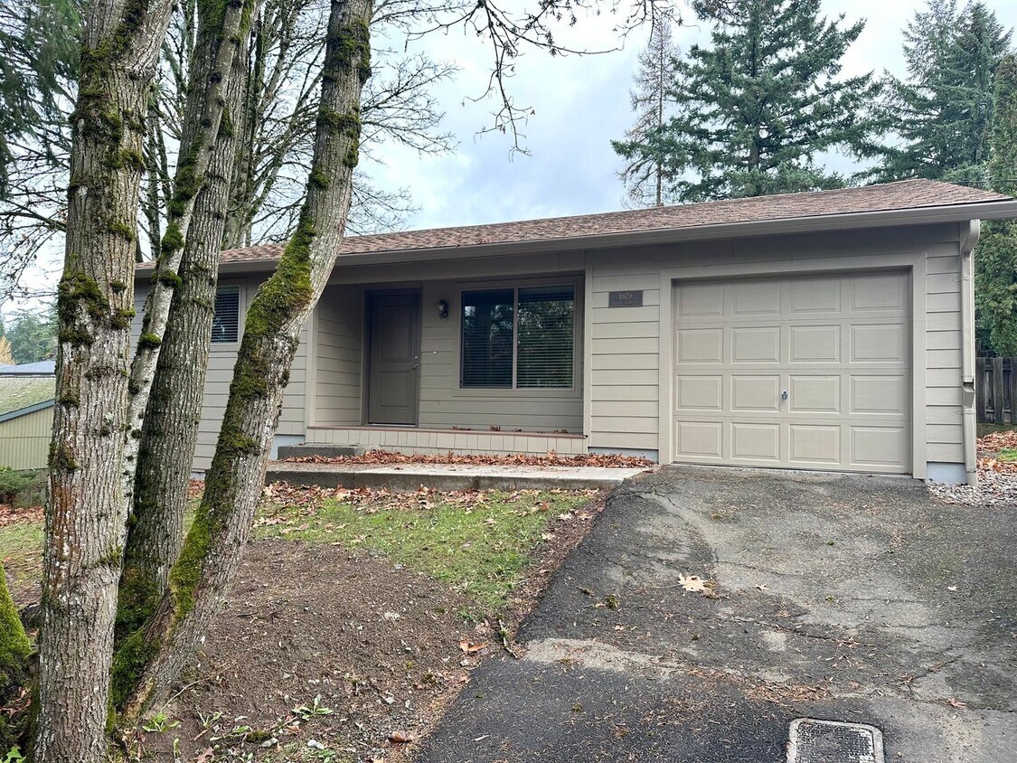 Foto principal - Remodeled 3 Bedroom SW Portland Home!