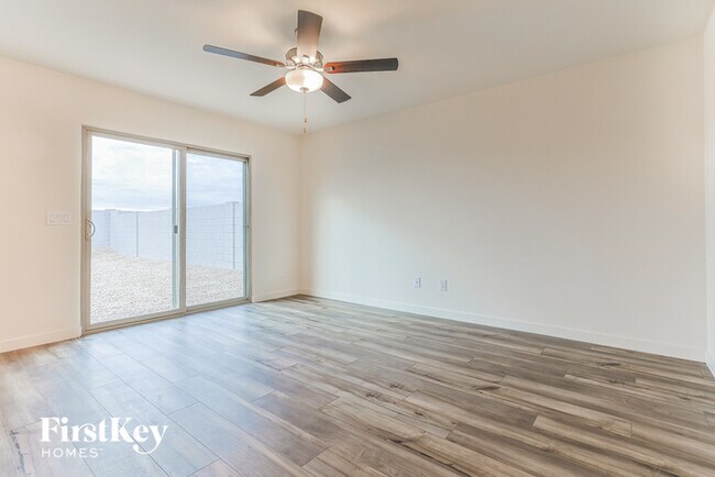 Foto del edificio - 1039 W 20th St