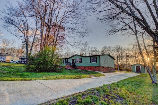 Building Photo - 105 Dutchess Dr