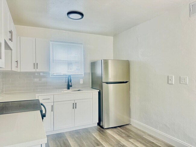 Foto del edificio - 1545 NW 8th Ave