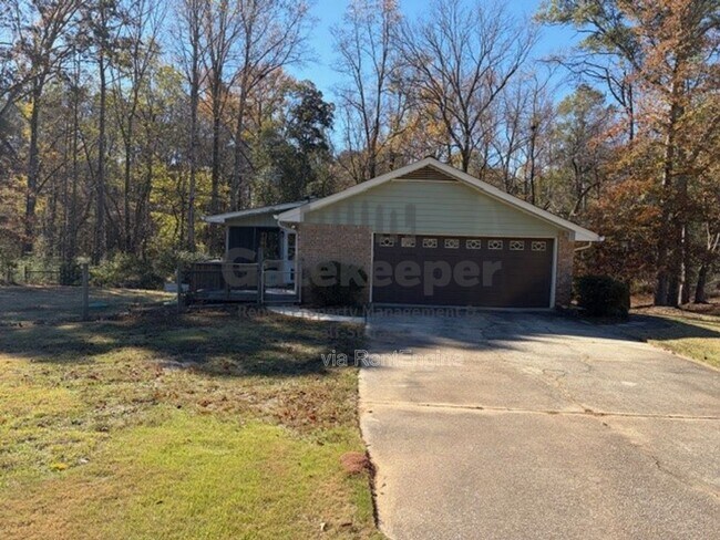 Foto del edificio - 185 Redwood Cir